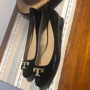 Tory Burch Gigi Patent Leather Logo Mini Pumps